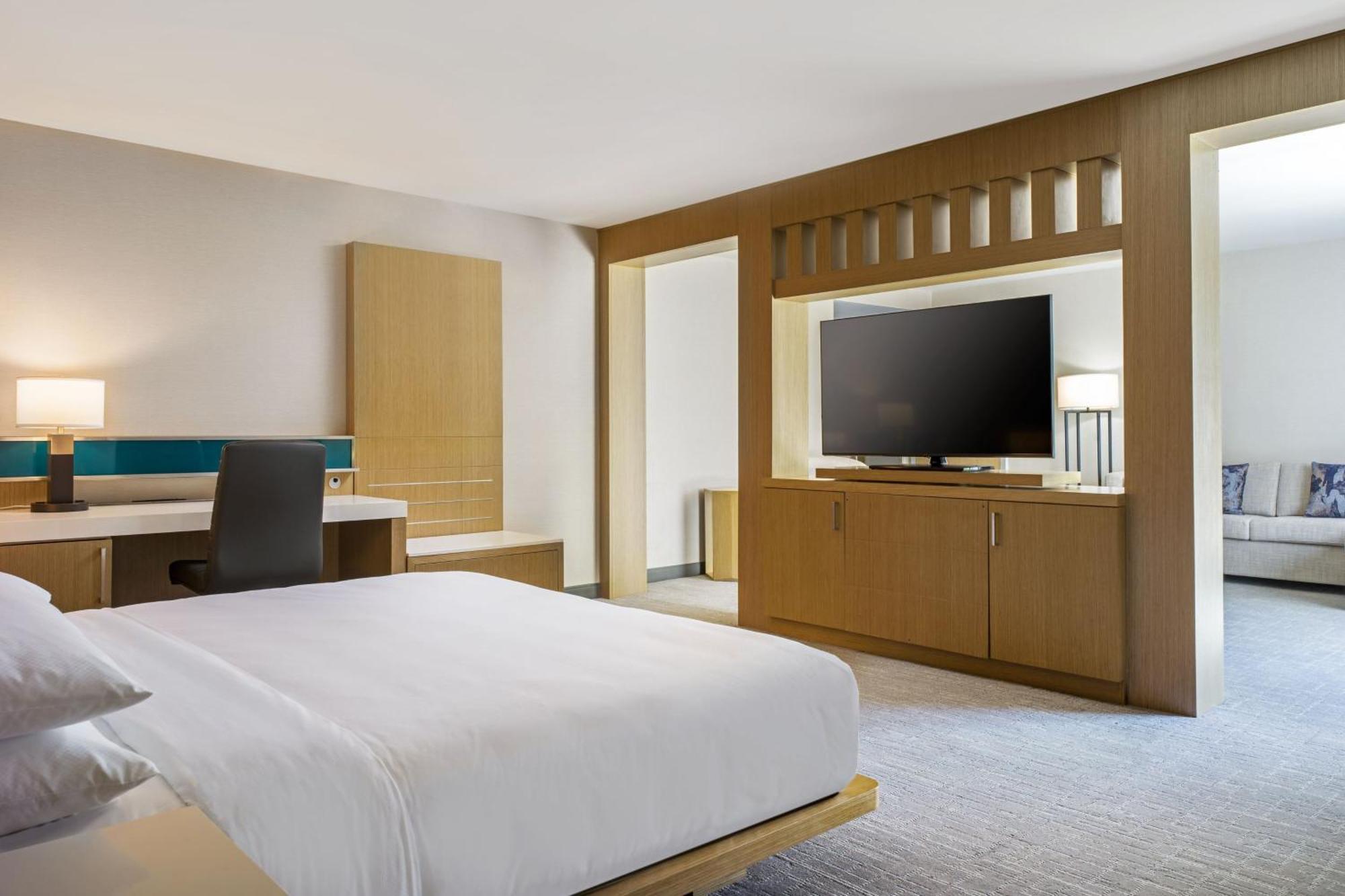 Delta Hotels By Marriott Ontario Airport Exterior photo