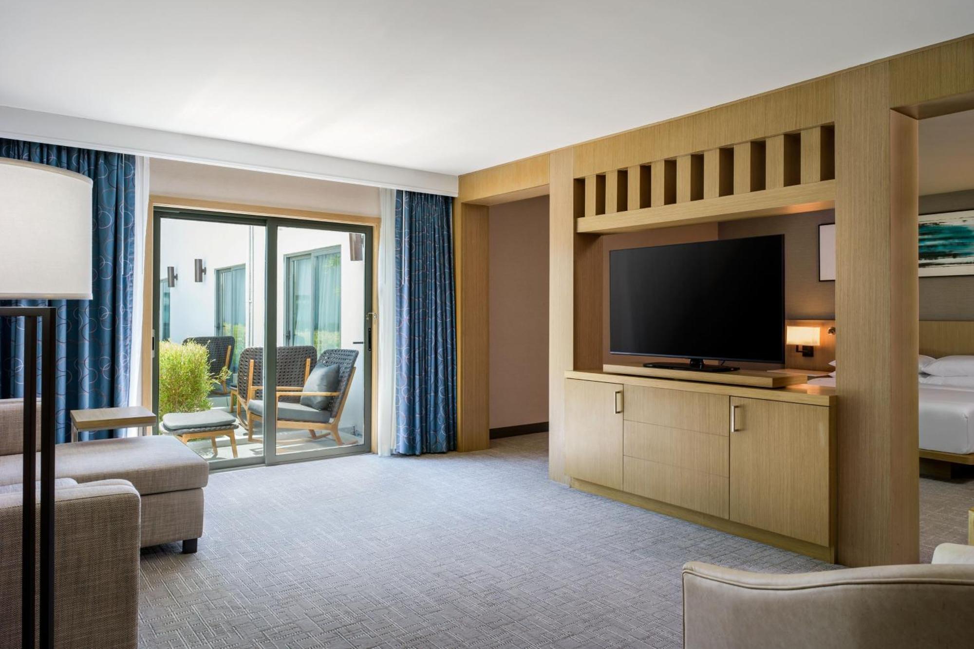 Delta Hotels By Marriott Ontario Airport Exterior photo