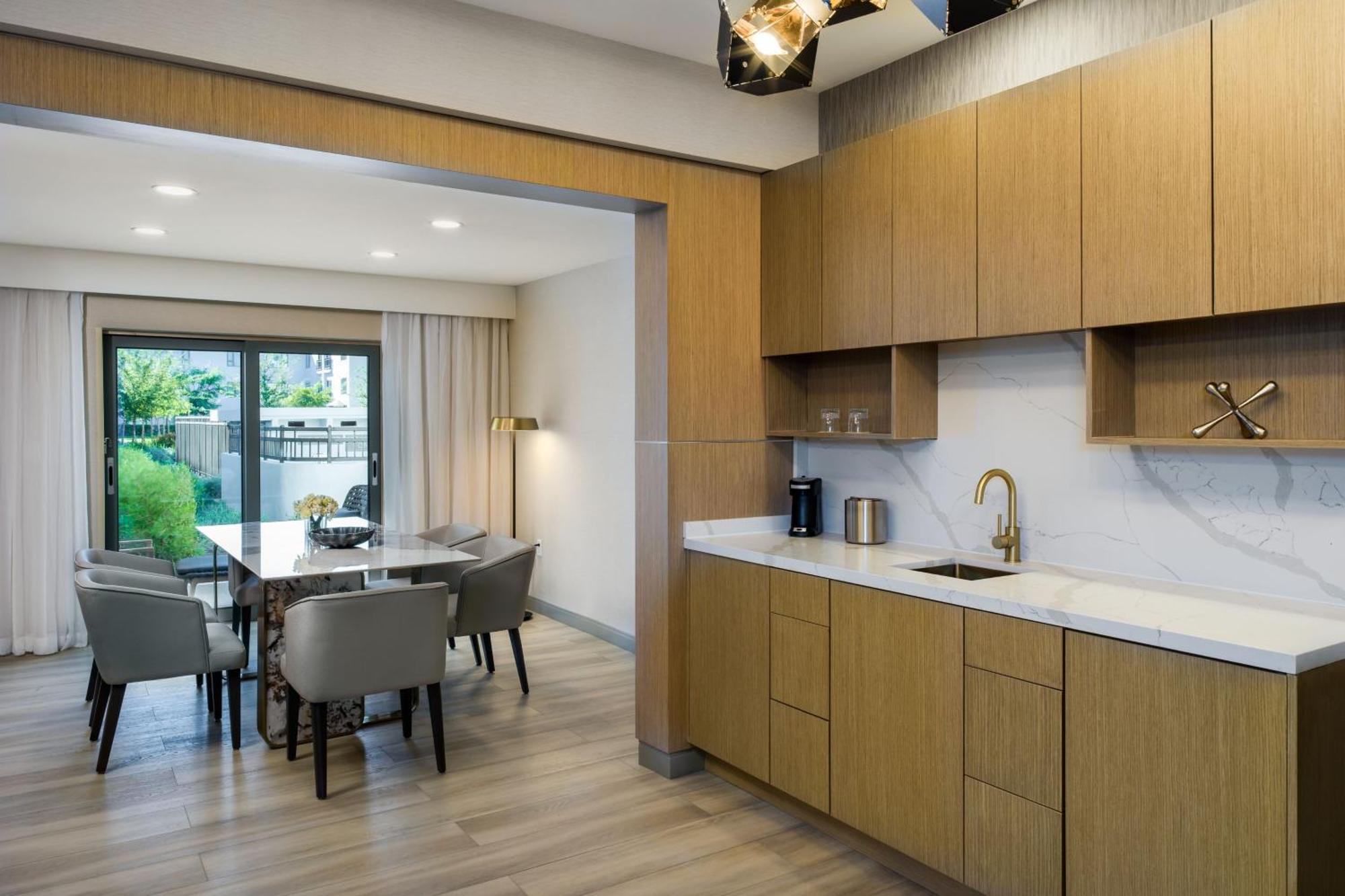 Delta Hotels By Marriott Ontario Airport Exterior photo